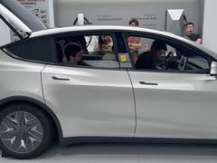 -TESLA 特斯拉(广州天环广场体验店)