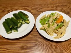 腐竹拌芹菜-清真吴记门钉肉饼·喜多利