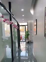 -苗方清颜专业祛痘·皮肤管理