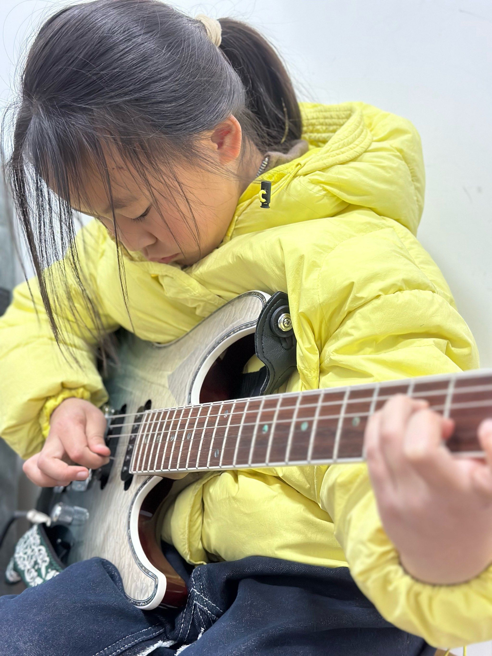 每天进步一点点,变成更好的自己[愉快]#郑州电吉他教学 #郑州指弹吉他