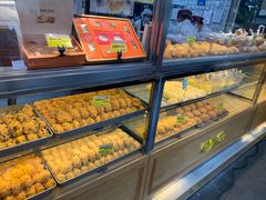 面包甜点陈列柜-鲍师傅糕点(江苏路店)