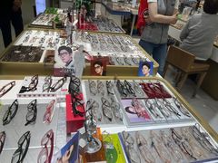 -美式眼镜·授权蔡司.依视路.尼康.豪雅.明月(人民广场店)