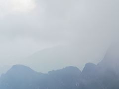 -峨眉山报国寺