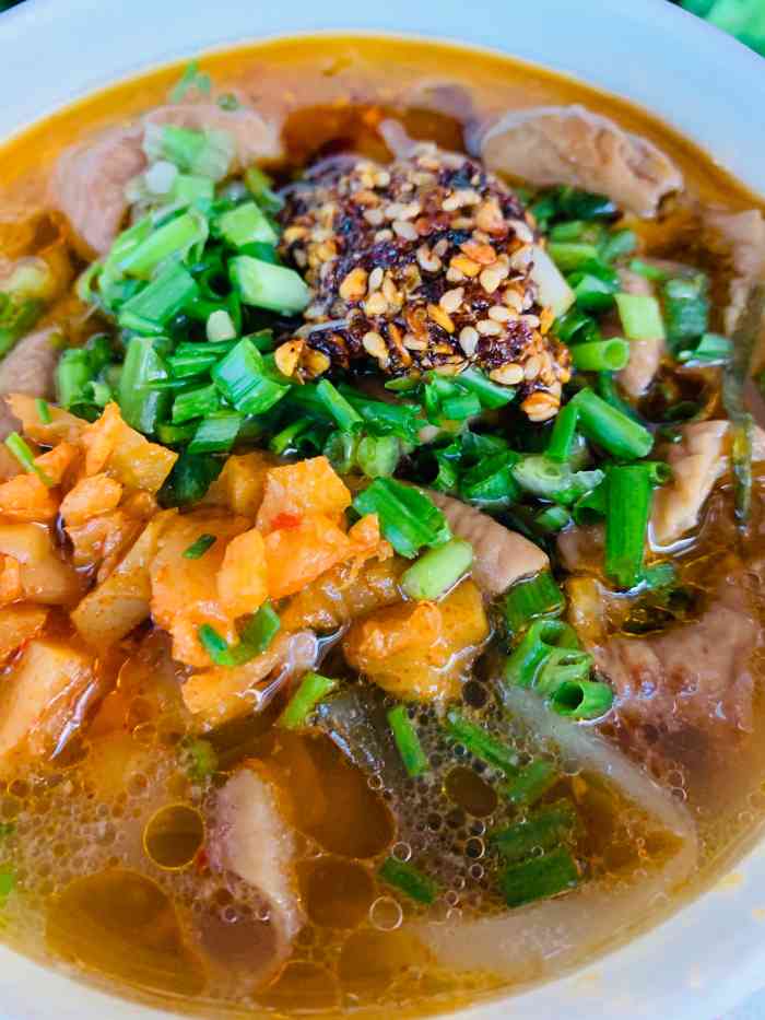 玲子面馆-"老板人很好,点了碗牛肉面,送了个鸡蛋和鹌.