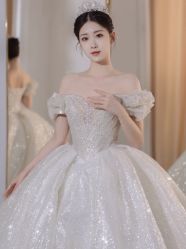 -曼青婚纱礼服馆