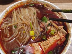 麻辣米线-老字号杨坡红油米线腊汁肉夹馍(东四道巷店)