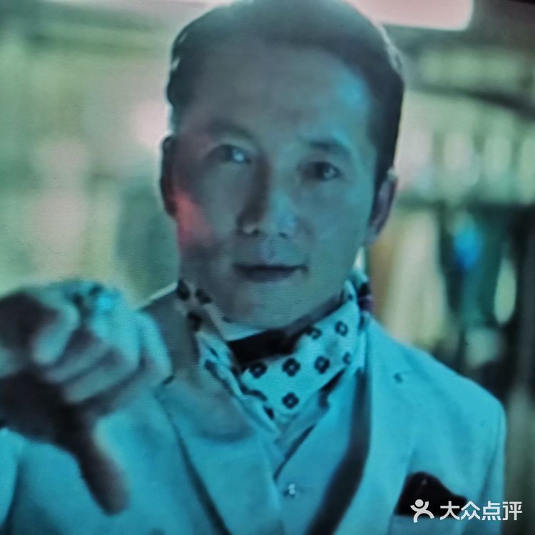 台湾黑帮片，片名是台湾话，地盘争夺，光看片名就是一场