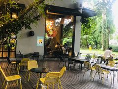-莓园冰淇淋店