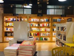 -新华里咖啡书吧(新华书店小寨店)