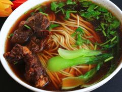 大块红烧牛肉面-月亮生煎大王
