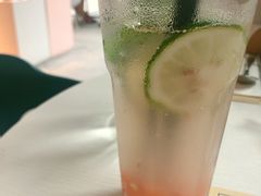 蜜桃鲜芭乐气泡水-乔泰勒JOETYLER西餐厅(曲江店)