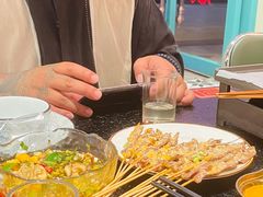 -何妹湿辣牛肉·粤式烧烤砂煲(桂雅路店)