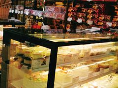 面包甜点陈列柜-红宝石·鲜奶小方·海派西点房(丰庄店)