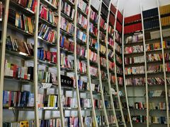 -钟书阁(松江泰晤士小镇店)