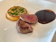 和牛牛柳配芝士焗黑松露土豆佐红酒松露汁-Jean Georges