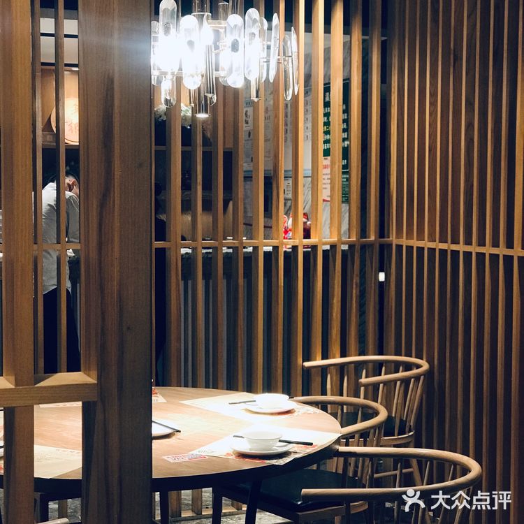 广州 | 必吃榜老字号粤菜喝茶-天上飞的鸽鸽-地下花园式体验