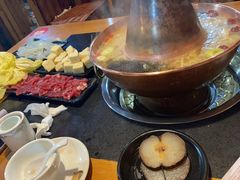 -果松木炭酸菜铜火锅·外婆参鸡汤