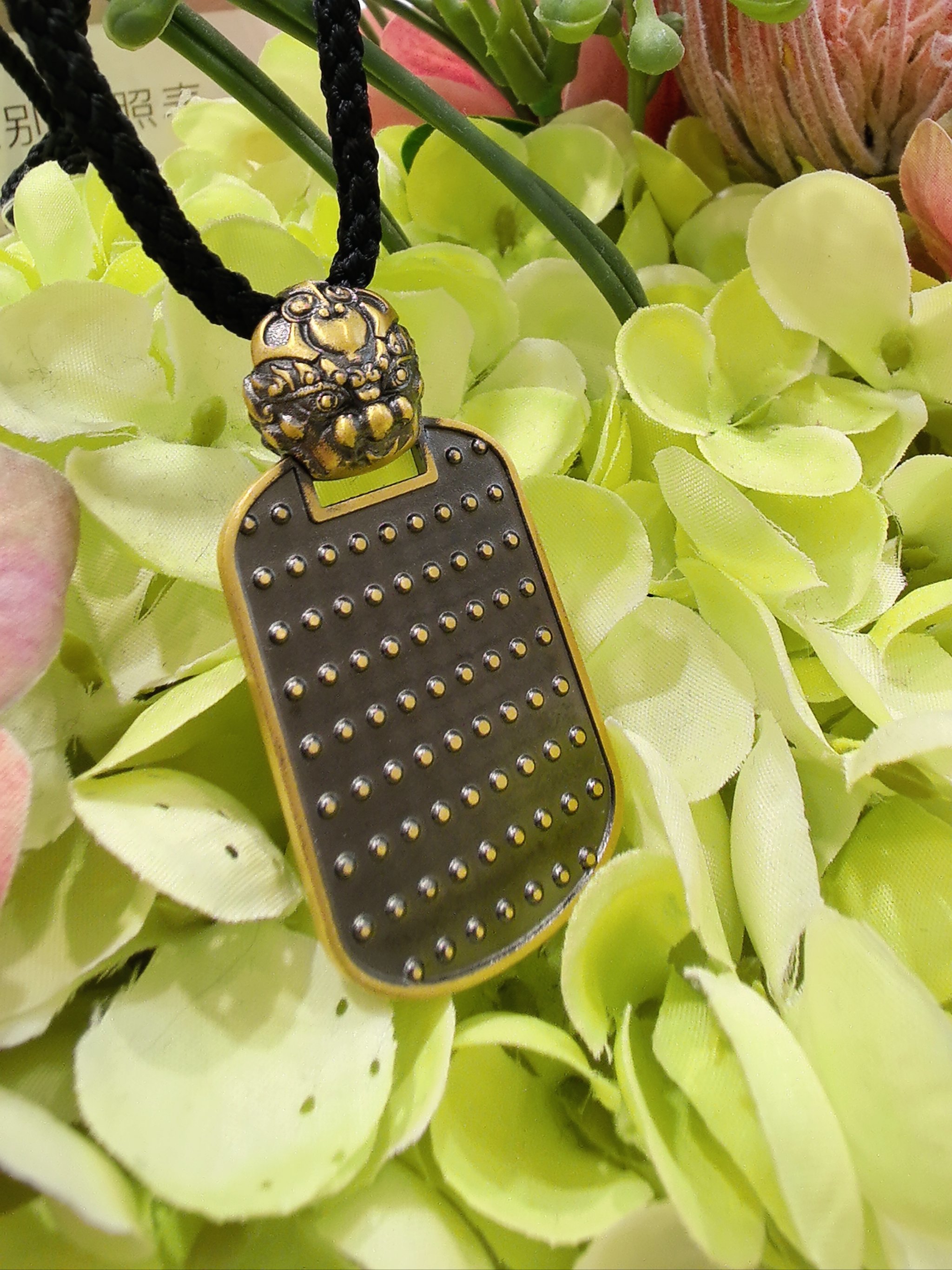 黄金黑铑金工艺守护吊坠