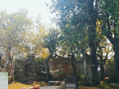 -Chom Cafe and Restaurant