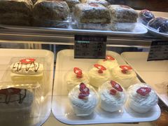 -白玉兰食品甜凤店(合生汇店)