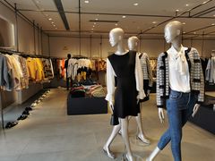 -URBAN REVIVO(欢乐海岸购物中心店)