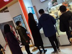 等位区-白玉兰食品甜凤店(合生汇店)
