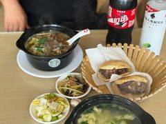 -闫家驴肉老店(华电一校店)