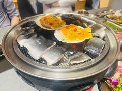 -围炉肉舍•炭烤活鳗•丹东海鲜烤肉(步行街店)
