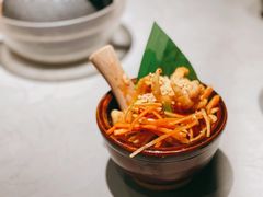 舂柠檬鸡爪-云海肴·汽锅鸡·云南菜(高德置地店)