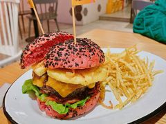 27&nbsp;牛肉汉堡-HELLO 27 意面·沙拉·帕尼尼