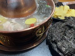 -果松木炭酸菜铜火锅·外婆参鸡汤