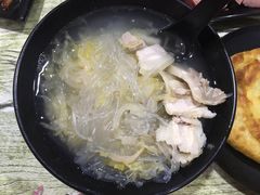 五花肉炖酸菜-欧阳家吊炉饼(九纬路店)
