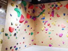 -ROCKPLUS攀岩馆(环宇城店)