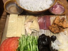 蒙自过桥米线-麦麦山云南菜(复地活力城店)
