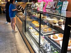 面包甜点陈列柜-星巴克(古象大酒店店)