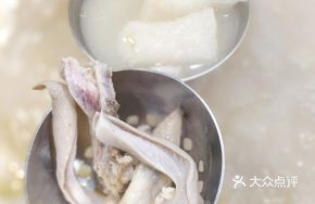 Wild Bamboo Shoot Pig's Trotter Chicken Soup