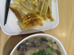 -肥叔锅贴(港澳广场店)