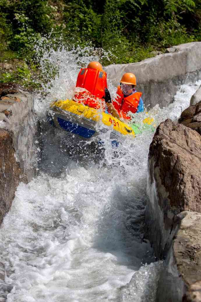 雾灵西峰高山滑水