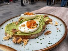 牛油果煮蛋吐司-RAC BAR(安福路店)