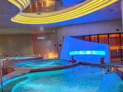 -涨巢·潮玩水疗局