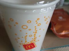 甜品站可乐麦炫酷-麦当劳(鼓楼店)