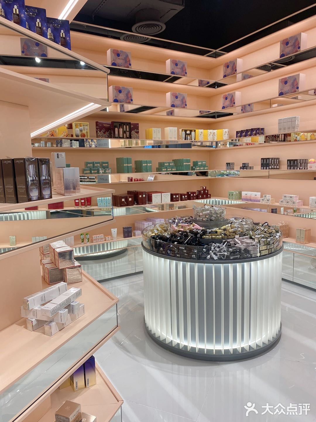 魔都探店｜朴荔美妆集合店是女孩子的购物天堂