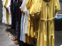 -URBAN REVIVO(高德置地广场·春广场店)