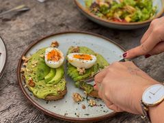 牛油果煮蛋吐司-RAC BAR(安福路店)