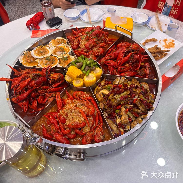 小龙虾拼盘，谁敢来一战？