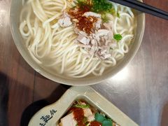 -亮亮面馆(经六路店)