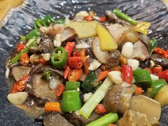 腊肉炒野菌-礼州土碗菜