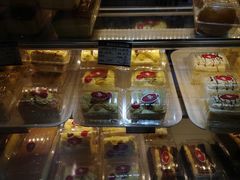 -白玉兰食品甜凤店(合生汇店)