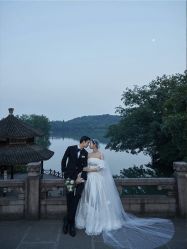 -易摄影婚纱摄影工作室