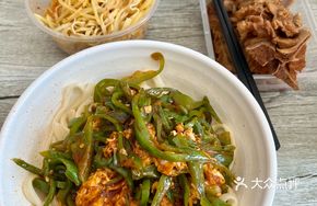 Green Pepper and Egg Noodles
